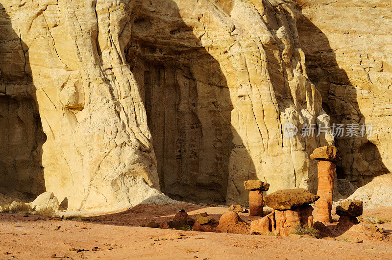 在Paria Rimrocks的日落景观，美国犹他州